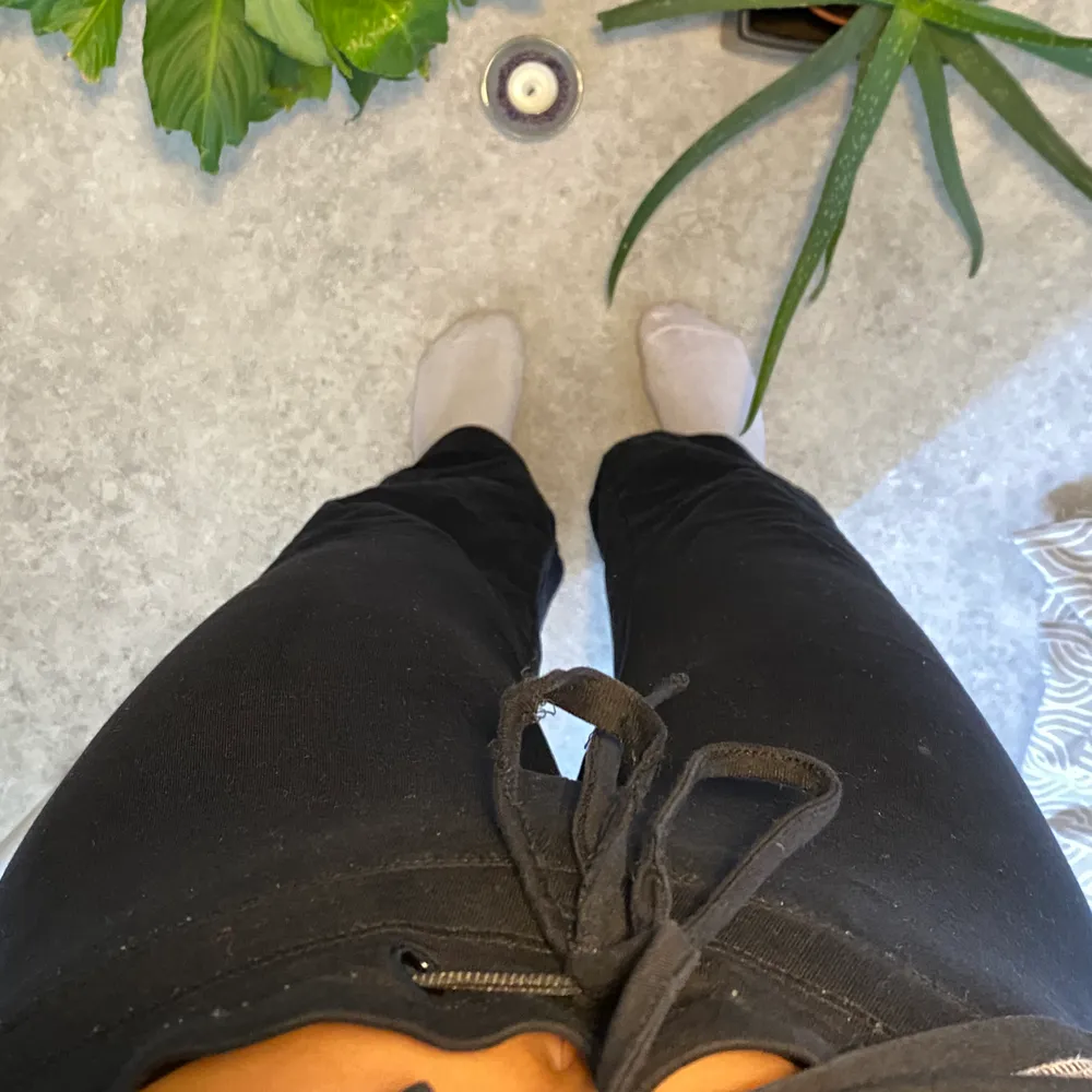 Svarta yogapants. Stretchiga och supersköna! Dom går nästan ner till golvet på mig som är 162cm 🤼‍♂️. Jeans & Byxor.