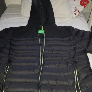 Hugo boss jacka storlek L - Bra kvalitet 