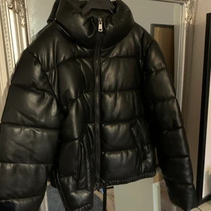 Skinn jacka  - En höst skinnjacka från primark. Har aldrig använt den. Nypris ca 500