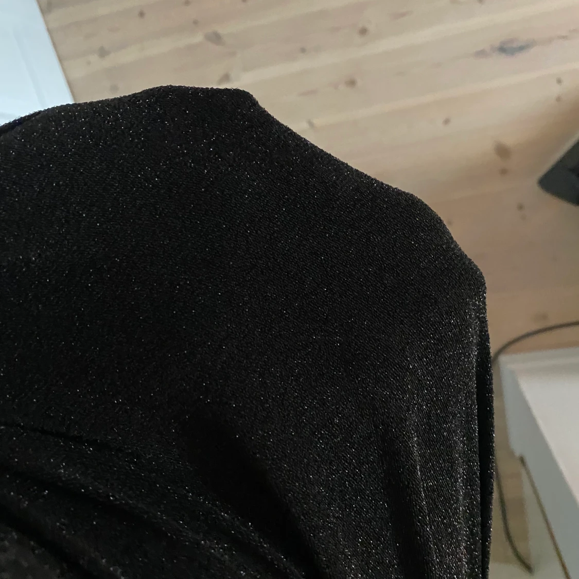 Svart-glittrig tröja  - 91