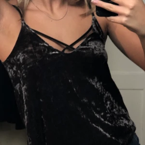 Linne  - Linne från american eagel. Krossat sammet material. Mörkgrönt. 