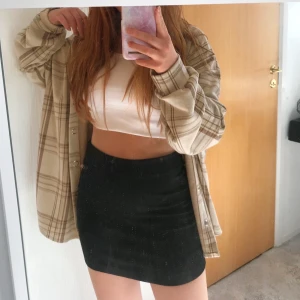 Kjol - Kjol med dragkedja bak, säljer för att jag har andra 