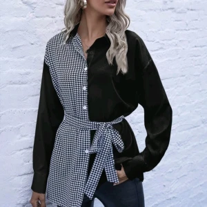 Bb - Randiga skjortor som är inte använda och de fins svart och vit färger 🙃