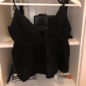 Bikbok, topp - Supersöt topp från bikbok. Har dock inte kommit till så mycket användning och säljs därför vidare. 