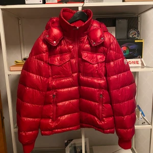 Moncler Fedor - Size 4, 9/10 skick, inga flaws. 