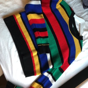 Stickad tröja  - Stickad färgglad tröja från Pimkie. Strl S 