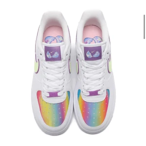 Limited edition Nikes - Säljer mina Nikes i storlek 39, jag har storlek 38/39 så fungerar för båda. Använda 2-3 gånger men annars som nya. Kommer inte att säljas mer av dessa skor.