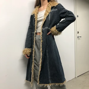 Kappa - Svinfet y2k kappa! Fodrad och med ’päls’krage! 🥰 