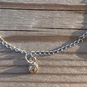 Beige/gul strass - 2kr/st alternativt alla för 38kr (21st tillgängliga) 