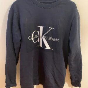 Calvin klein - Calvin Klein i bra skick, använd 1 gpng pga fel storlek. Storlek M