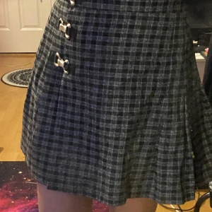 Minikjol - Jättefin rutig kjol i storlek S💕