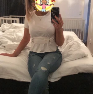 Zara jeans - Zara preminium denim collection, mörkblåa med slitningar. Jättefina men knappt använda. Storlek 36💕