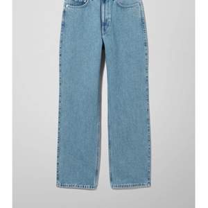 Säljer mina kära weekday jeans i modellen rowe för dom ej kommer till användning längre. Använt en del men väldigt fint skick på dom. Passformen är väldigt fin! 