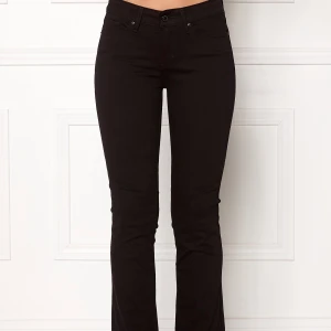 Vida Crocker jeans Bootcut - Jätte snygga svarta vida crocker jeans, bootcut modell, ett par favoriter! slim fit. Säljer pga tyvärr för små för mig nu.