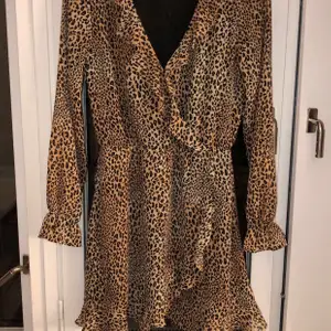 En kort klänning i leopardmönster 🐆👗