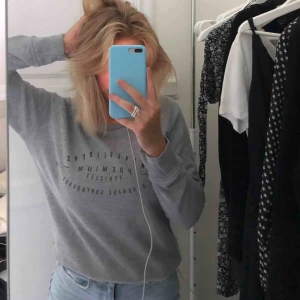  - Frakten ingår ej i plagget! Super skön tröja - Från surf märke