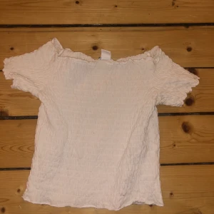 Topp från monki - Benvit, str XS, väldigt stretchig 