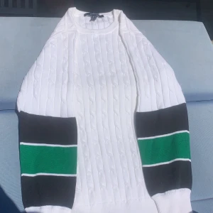 Gant stickad  - Aldrig använd och i nytt skick. 