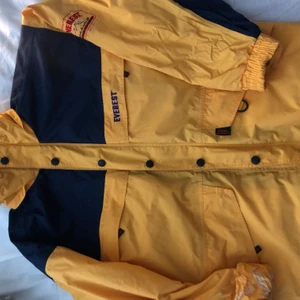 Vintage Everest jacka  - Vintage Everest jacka går inte att köpa någonstans . one off a kind jacka som sticker enkelt ut på gatan köptes för cirka 1500kr. 