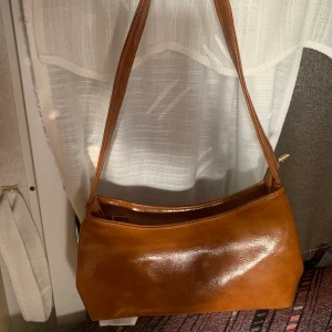 Baguetteväska - Oanvänd baguetteväska i vintage-stil, läderimitation ✨ 