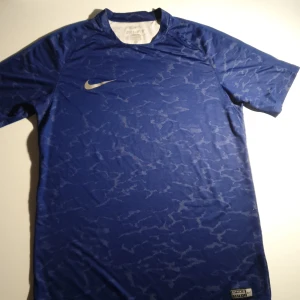 Nike Training Tshirt Blå - Använd 3 gånger, Skönt material.