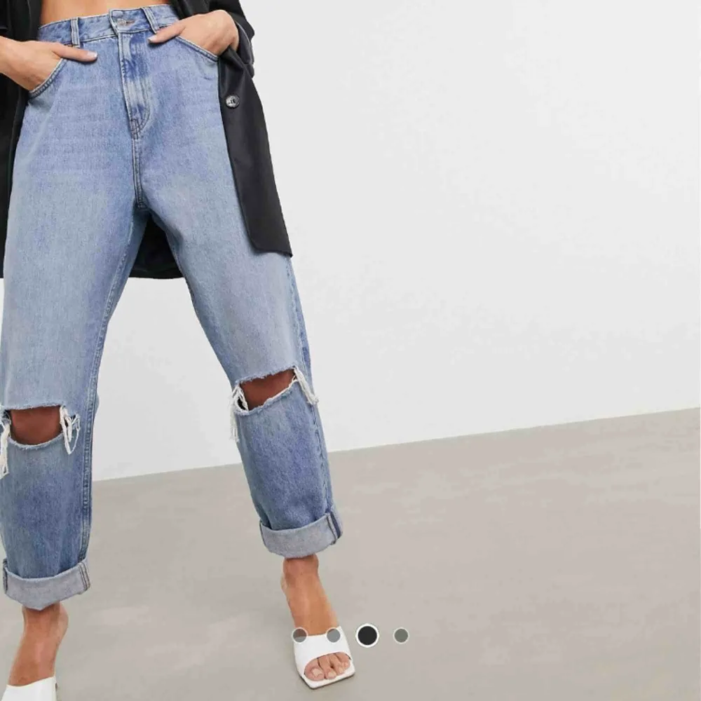 Jeans från asos, dom var för stora för mig och orkade inte skicka tillbaks😕 köpta för 500kr så pris kan diskuteras!. Jeans & Byxor.