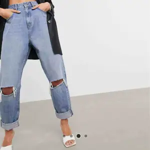 Jeans från asos, dom var för stora för mig och orkade inte skicka tillbaks😕 köpta för 500kr så pris kan diskuteras!