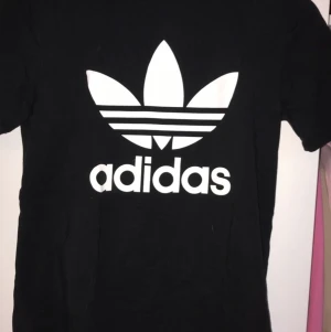 Adidas t-shirt - Fin tröja