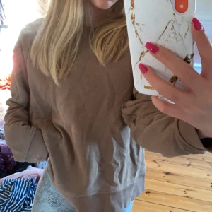 Brun tjock tröja  - En brun tjock tröja från h&m. 