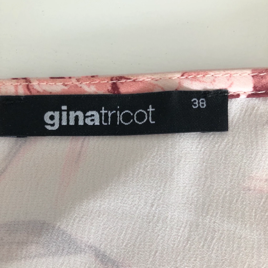 Blommig klänning från Gina - 90