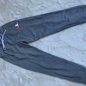 Mjukis från champion - Detta är ett par mjukis från Champions som tyvvär var för korta för mig och aldrig kom till användning, de är alltså nästen helt oanvända förutom när jag prövade dem. Dem är dock små i storleken så skulle vilja säga att de är mer stl Xs än S