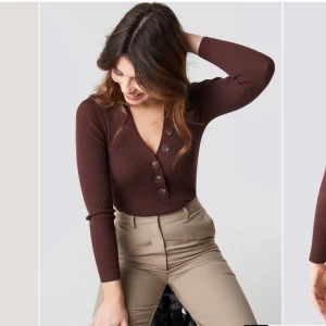 Tröja från na-kd - Helt oanvänd tröja med knappar från na-kd. Storlek XS. Frakt på 44kr tillkommer 📦