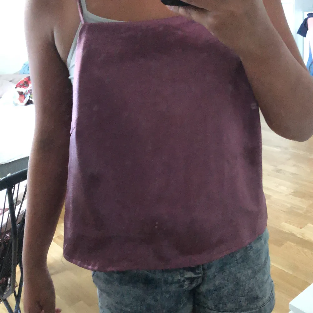 Säljer denna super söta linnet från nakd i strl 36. Aldrig använt den så den är för stor för mig. Har haft den i ca 6 månader. . Puserot.