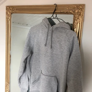 BikBok hoodie ⚡️⚡️ - Säljer för den inte kommer till användning 💞