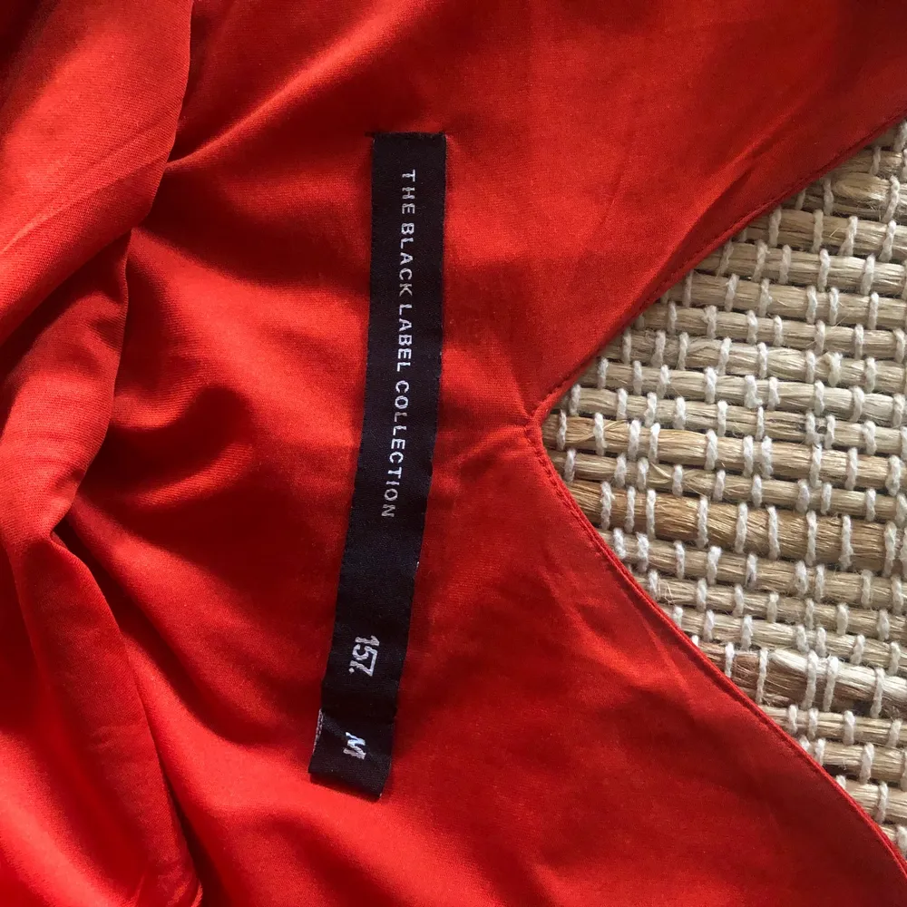 Rött linne i fint skick från lager 157. Frakt inräknat i priset . Toppar.