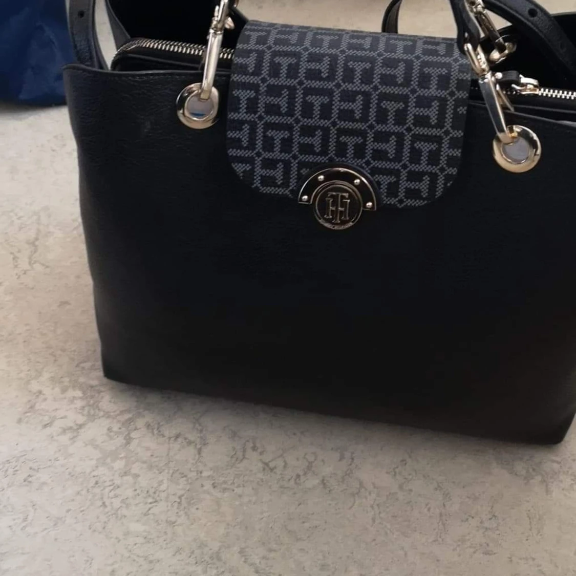 Äkta Tommy Hilfiger väska 