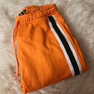  - Skitcoola byxor köpta på carlings, använda en gång! 🔥Köparen står för frakten annars kan jag mötas upp i Falun. 