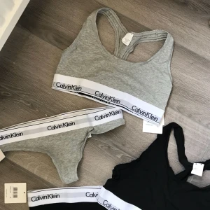 - Säljer Calvin Klein set, kopior men ser lika äkta ut som originalet.   Grått set/S Svart set underdel M överdel L