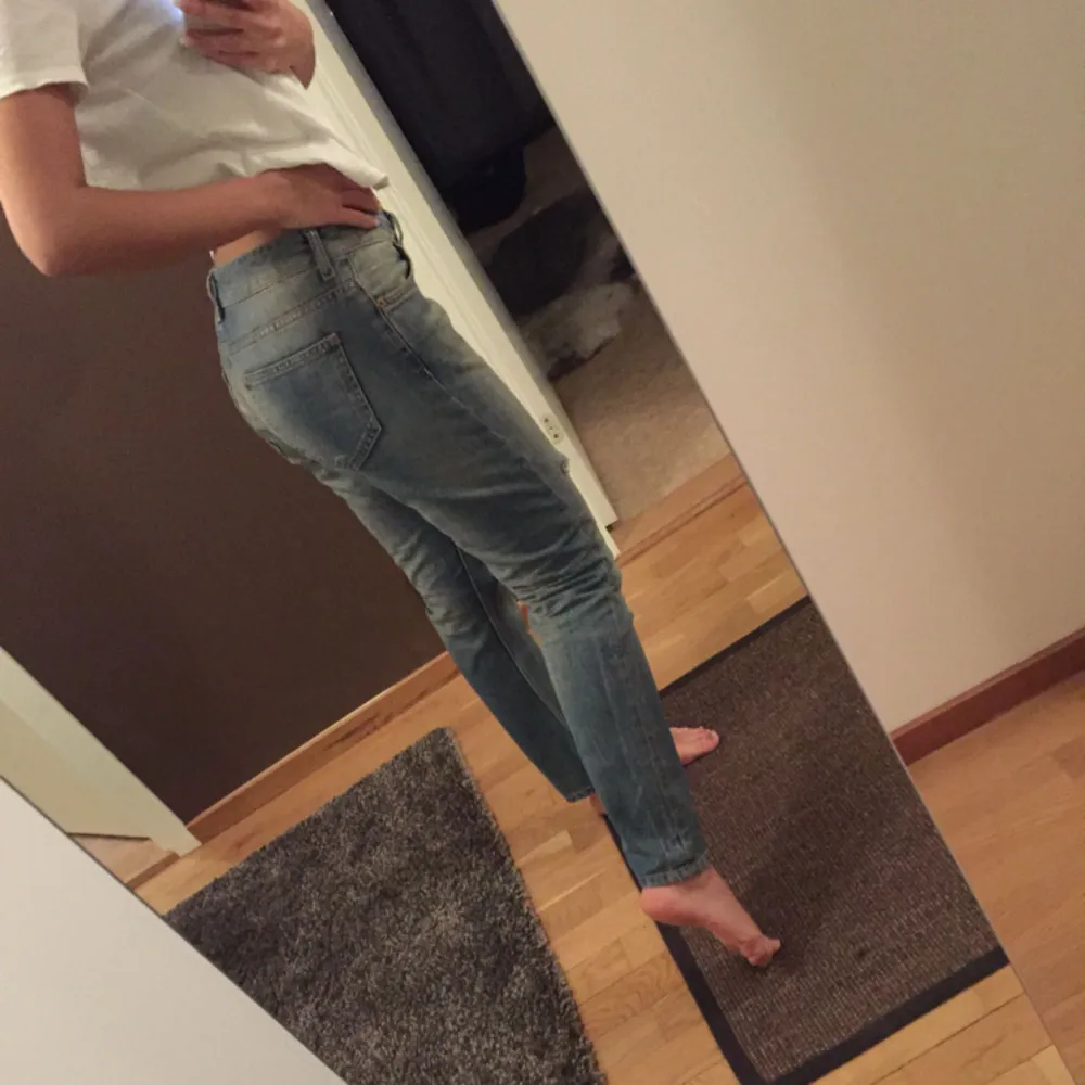 Jeans från Zara i mycket bra skick!!!!. Jeans & Byxor.