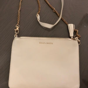  - Holly & White söt väska, fint skick. 