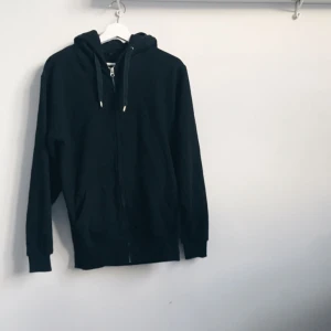  - Håkan Hellström merch. Nypris var 700 kr, men tröjan är knappt använd så säljer nu för 300 kr! Köpare står för eventuell frakt :))