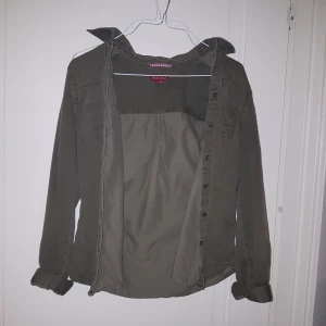  - Basic green shirt. Pretty cool