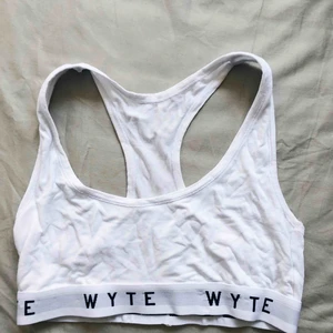 - Sport-bh från WYTE. Skickas mot frakt eller möts upp i centrala Stockholm.