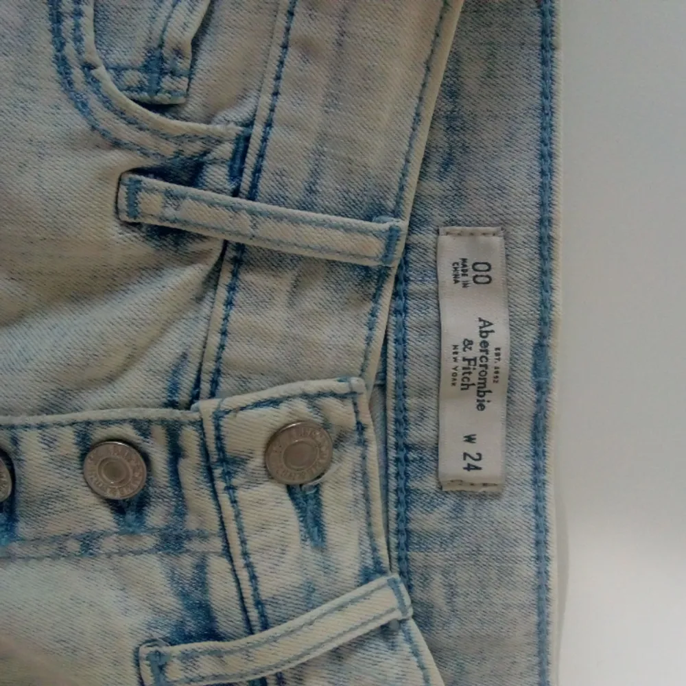 Inte min stil, men mycket fint skick då endast använt dem hemma enstaka gång. . Jeans & Byxor.