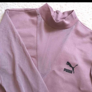  - Superfin puderrosa klänning från puma, exclusive coll så just denna modell är rare! Köpte den här på plick men är tyvärr för stor för mig:( aldrig använd endast provad! 