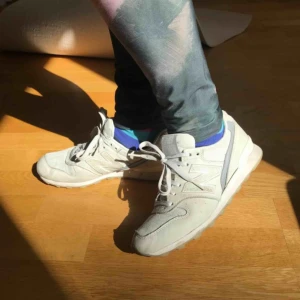  - New Balance skor gråa, knappt använda. Går att ses i sthlm eller hämta i gustavsberg alt köpare står för frakt✨