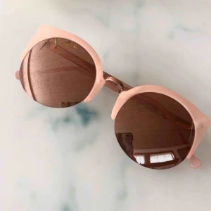  - Snygga solglasögon! Perfekt till sommaren! 