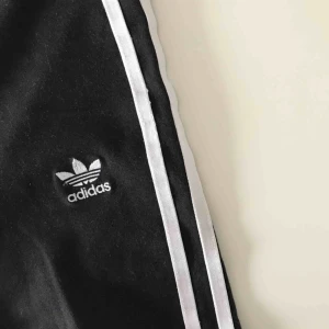  - Adidas leggings  Frakt tillkommer! 