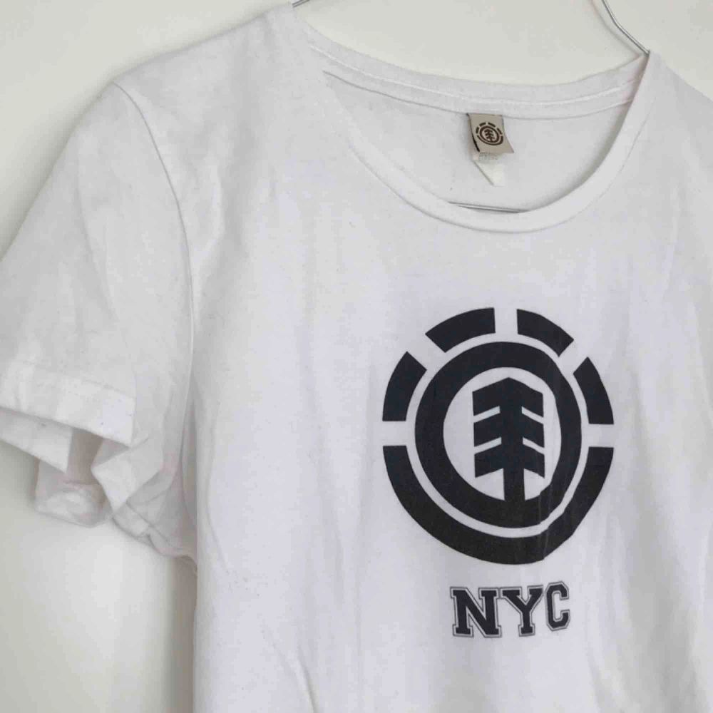 Element tshirt köpt i NYC. I fint skick. 💌. T-shirts.
