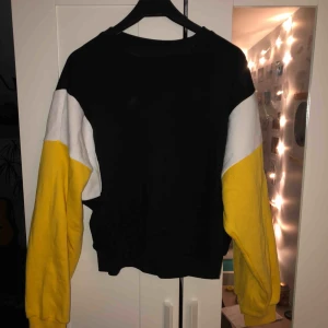  - Skön och mysig tröja. Köparen står för frakten, kan mötas upp i Lund